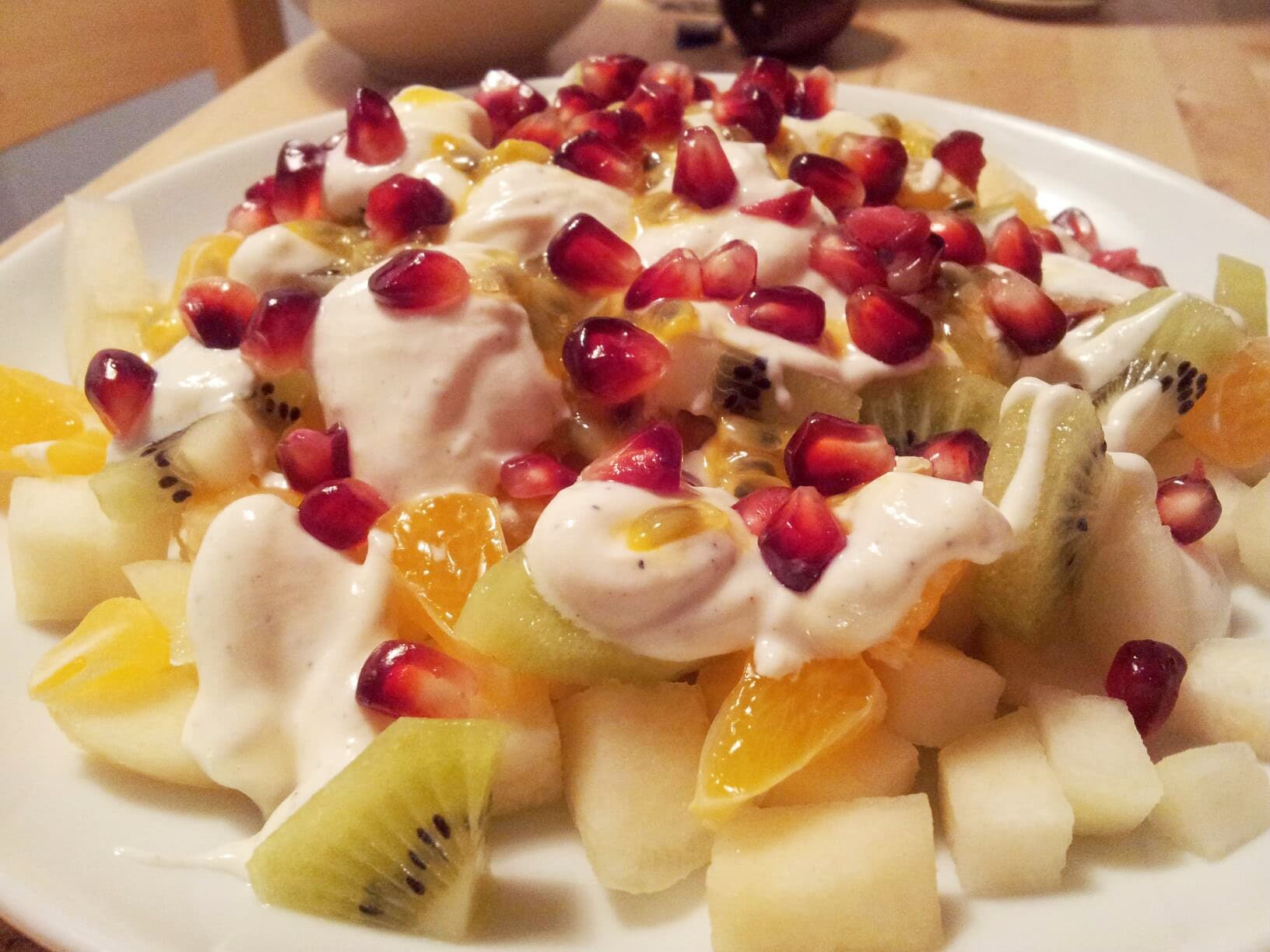 Fruit salad, including citrus fruits, with nondairy whipped topping